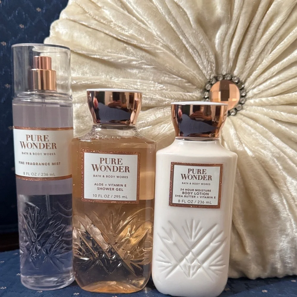 Bath & Body Works Pure Wonder Set - Pink and White - Picture 1 of 1